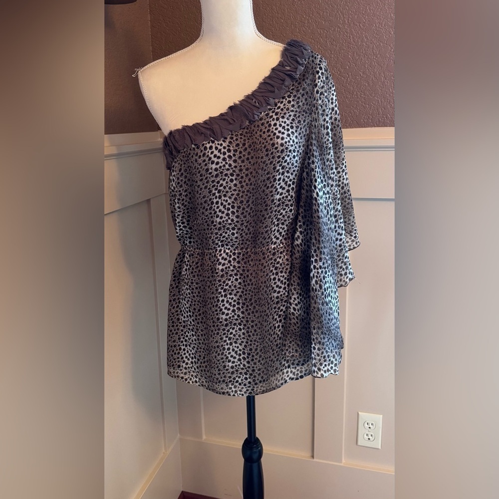 Vintage Y2K Misope brown and Green leopard print One-Shoulder blouse.